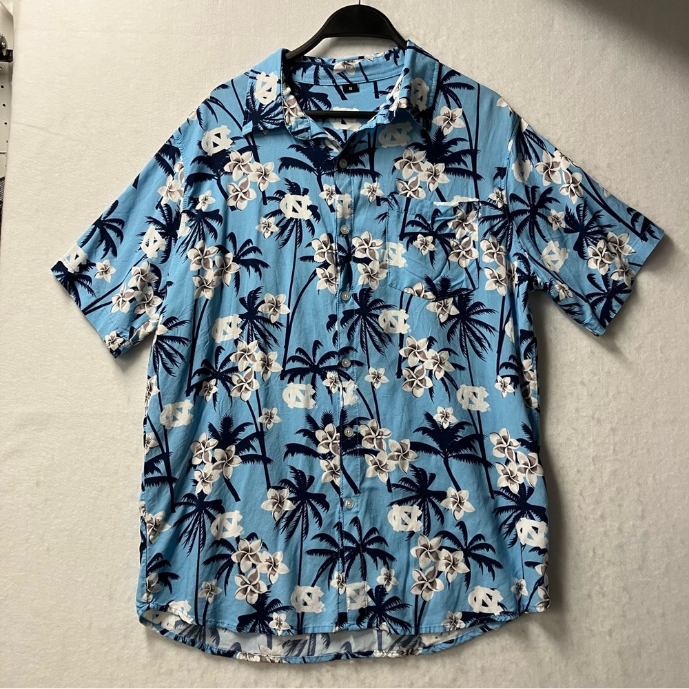 North Carolina UNC Tar Heels Blue Hawaiian Camp Button Shirt Men’s Size Medium - Picture 2 of 5